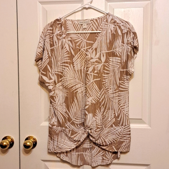 NWOT Tropical Print Top - Picture 4 of 7